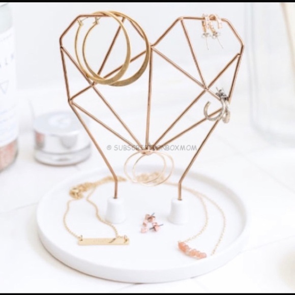 IMM Living Coxet Wire Heart Ceramic Jewelry Holder - Picture 7 of 11